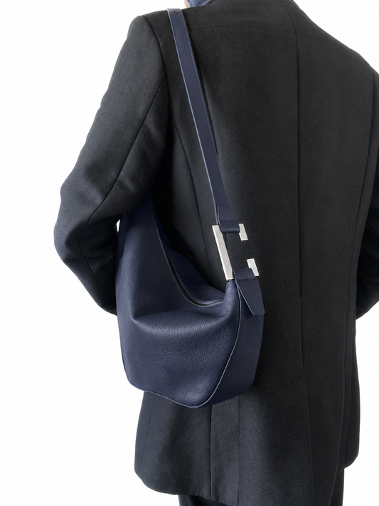 Bolsa Oráculo | Média | Azul Marinho e Metal Prata